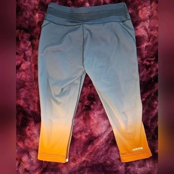 Oakley workout capris Size Small - Picture 5 of 8